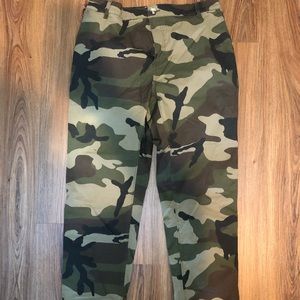 Cotton On- Drake Roller Pant Green Camo - Size 34